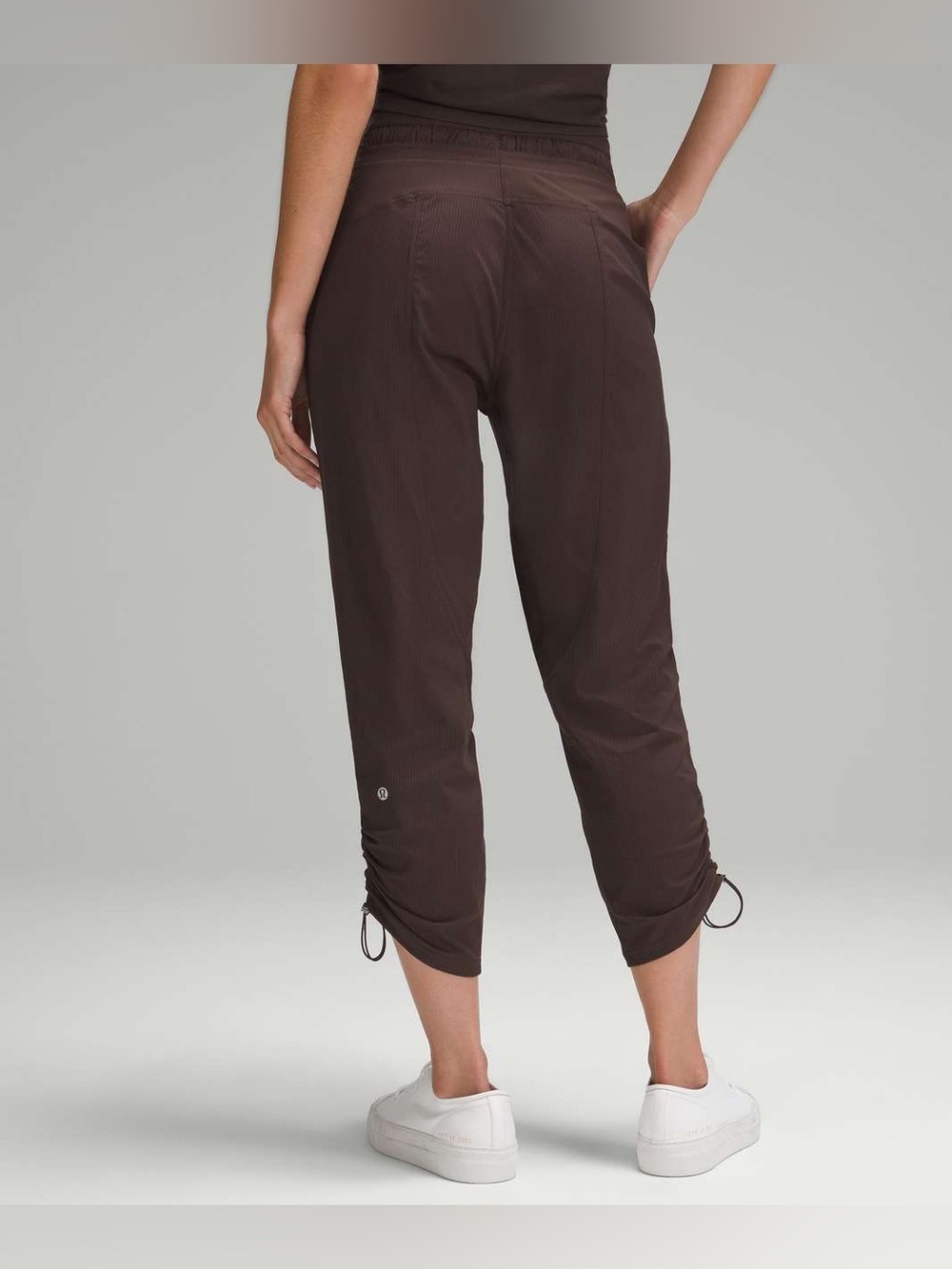 Lululemon Dance Studio Mid-Rise Cropped 25” Pant
Espresso dark brown size 14